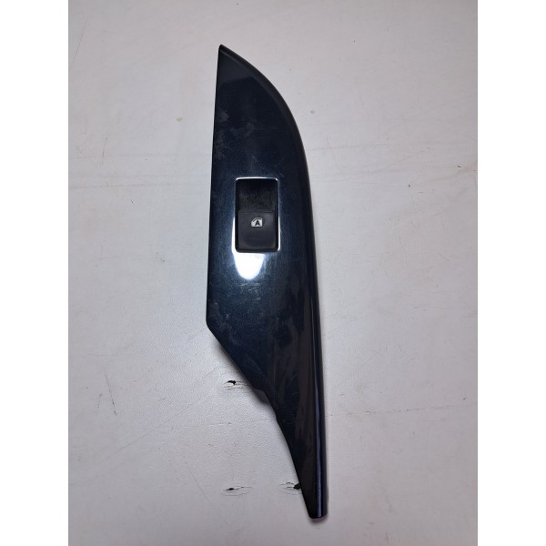 Moldura C/botão Vidro Traseiro L/e Hilux 2016/2022 Original
