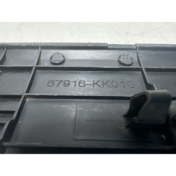 Soleira Moldura Porta Traseira Esquerda Hilux 2016 2020 Orig