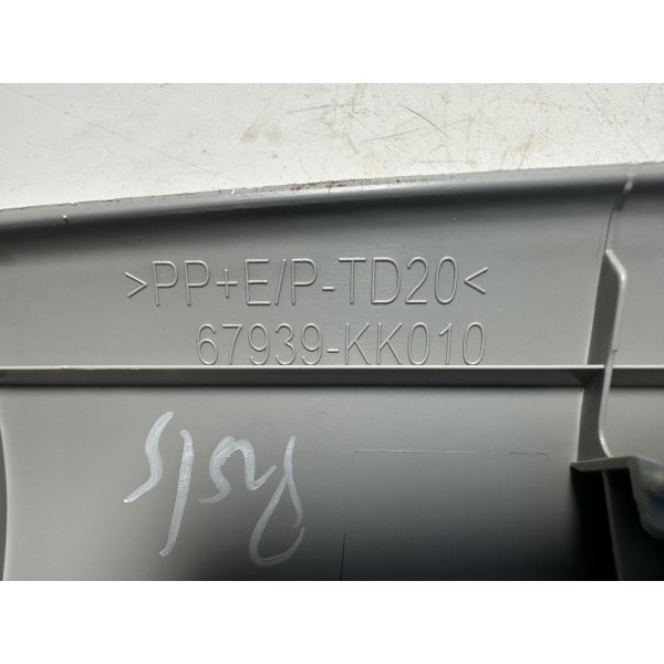 Moldura Do Vidro Vigia Toyota Sw4 Original
