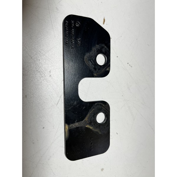 Placa Suporte Fixação Fechadura Capô Amarok 2011/2018 Origin
