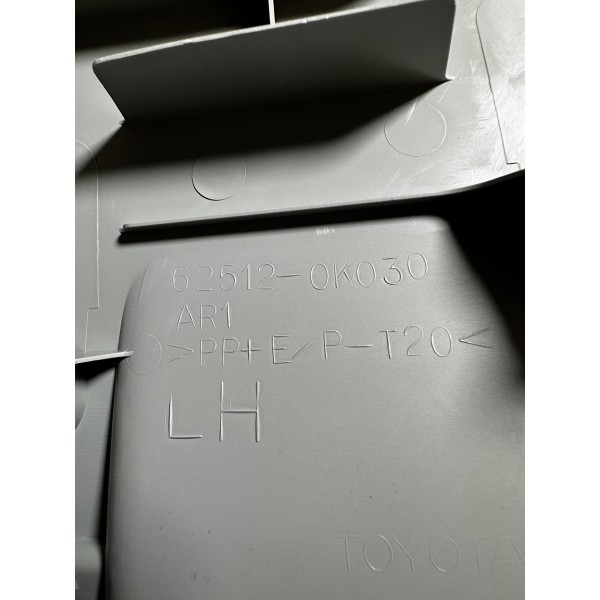 Acabamento Coluna Traseira Esquerda Hilux Srv 11/2015 Orig