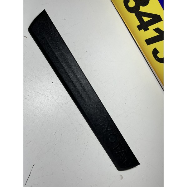 Soleira Porta Dianteira Esquerda Hilux 2016/2020 Original
