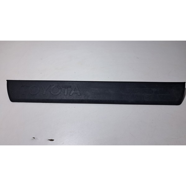 Soleira De Porta Dianteira Direita Hilux 2019 Original