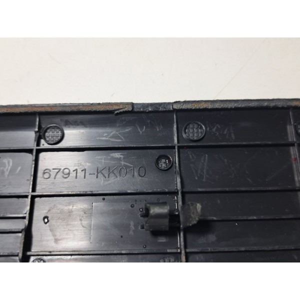 Soleira De Porta Dianteira Direita Hilux 2019 Original