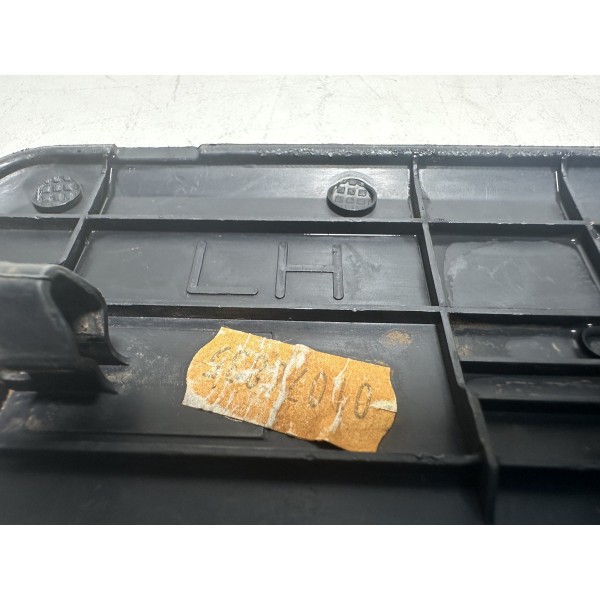 Soleira Moldura Porta Traseira Esquerda Hilux 2016/2020 Orig