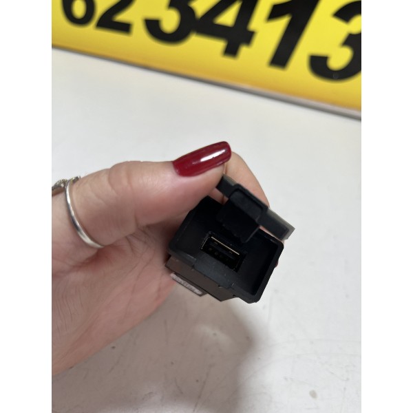 Tomada Auxiliar Usb Mitsubishi New Triton 2022/2023 Orig
