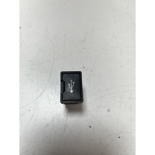 Tomada Auxiliar Usb Mitsubishi New Triton 2022/2023 Orig