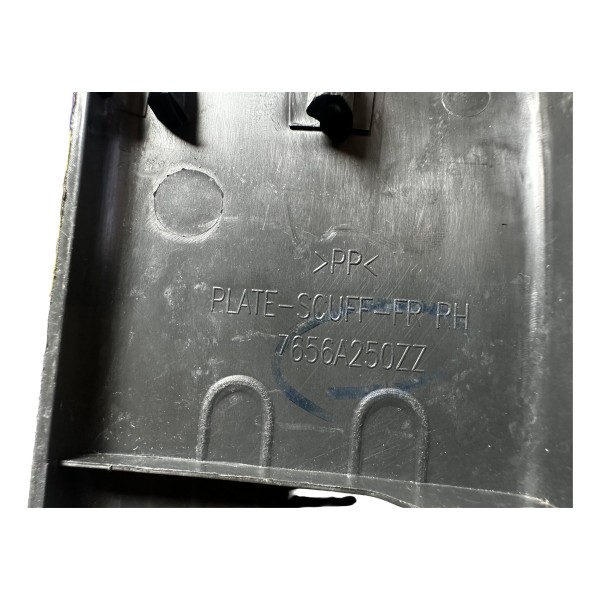 Soleira Gabine Dianteira Direita Triton 2017/2022 2.4 Origin Amarelo