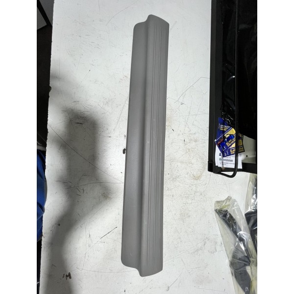 Soleira Porta Dianteira Dir. L200 Triton 08/2016 Original