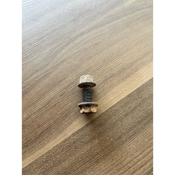 Parafuso Estribo Pajero Dakar 2014 Original