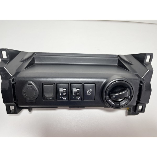 Moldura Painel C/botão De Tração Hilux Sw4 16/23 Original