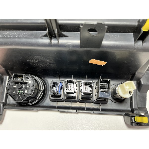 Moldura Painel C/botão De Tração Hilux Sw4 16/23 Original