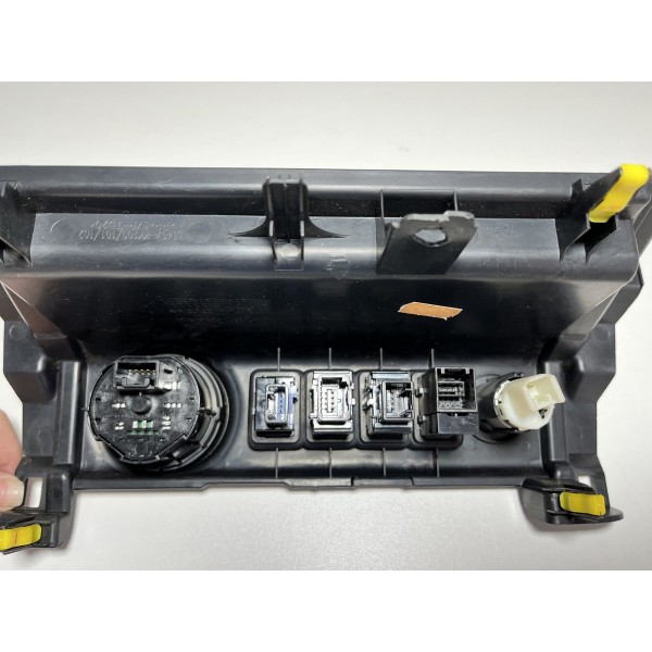Moldura Painel C/botão De Tração Hilux Sw4 16/23 Original