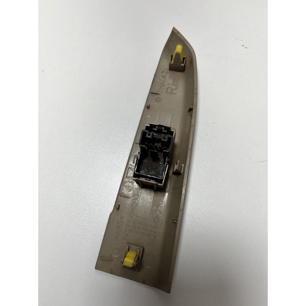Moldura Botão Traseiro Direito Hilux 13/16 Original