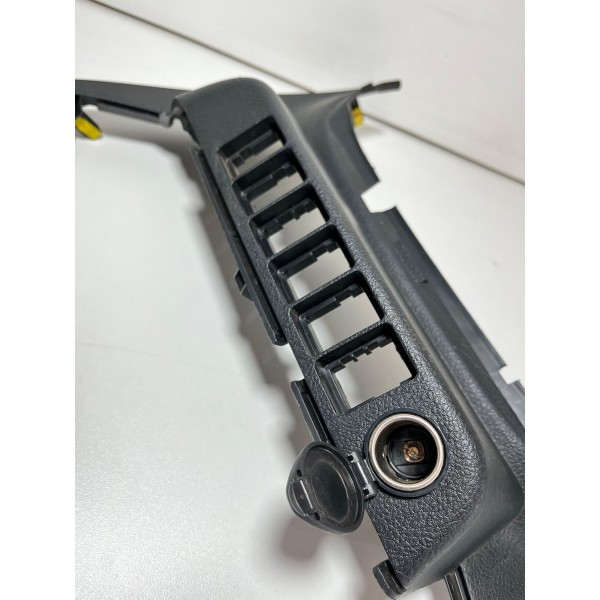 Moldura Tomada 12v Toyota Hilux Srx 2.8 2017 A 2023