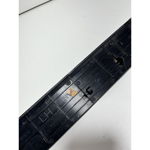 Soleira Porta Dianteira Esquerda Hilux Sw4 2016-23 Original