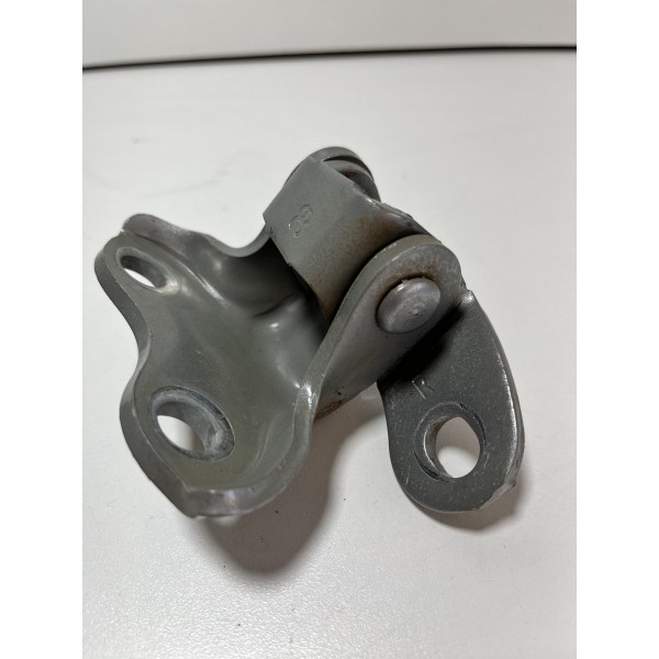 Dobradiça Inferior Dianteira Direita Hilux 17/23 Original