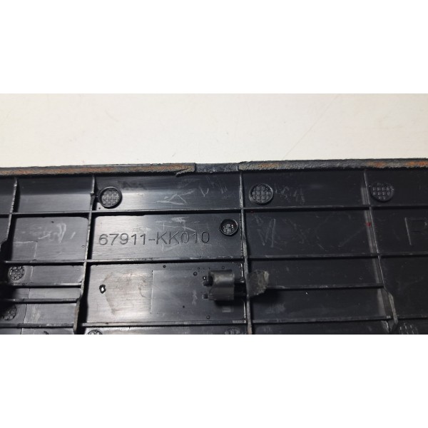 Soleira De Porta Dianteira Direita Hilux 2016/2023 Original
